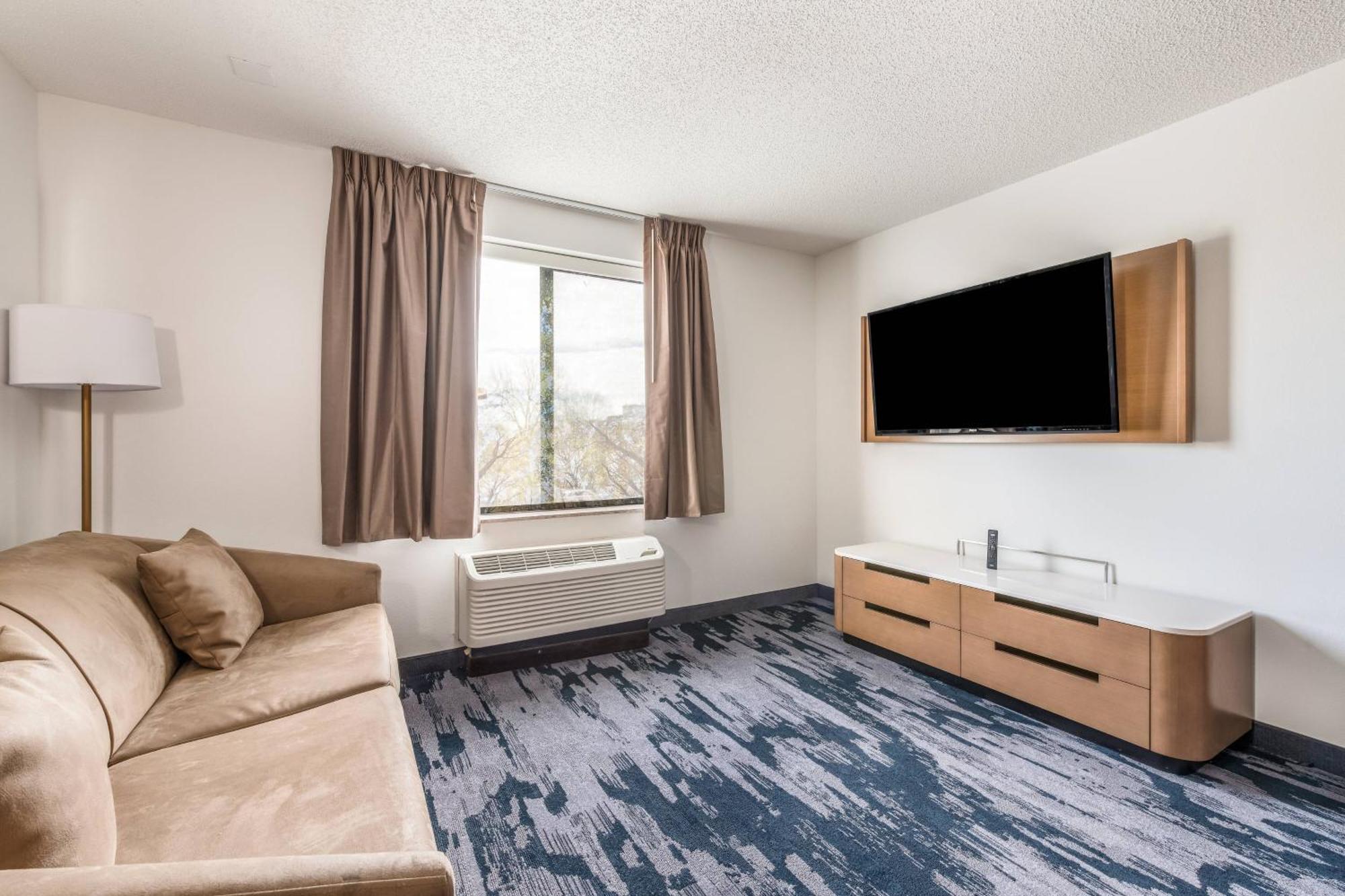 Fairfield By Marriott Inn & Suites Greensboro Coliseum Area Exterior photo
