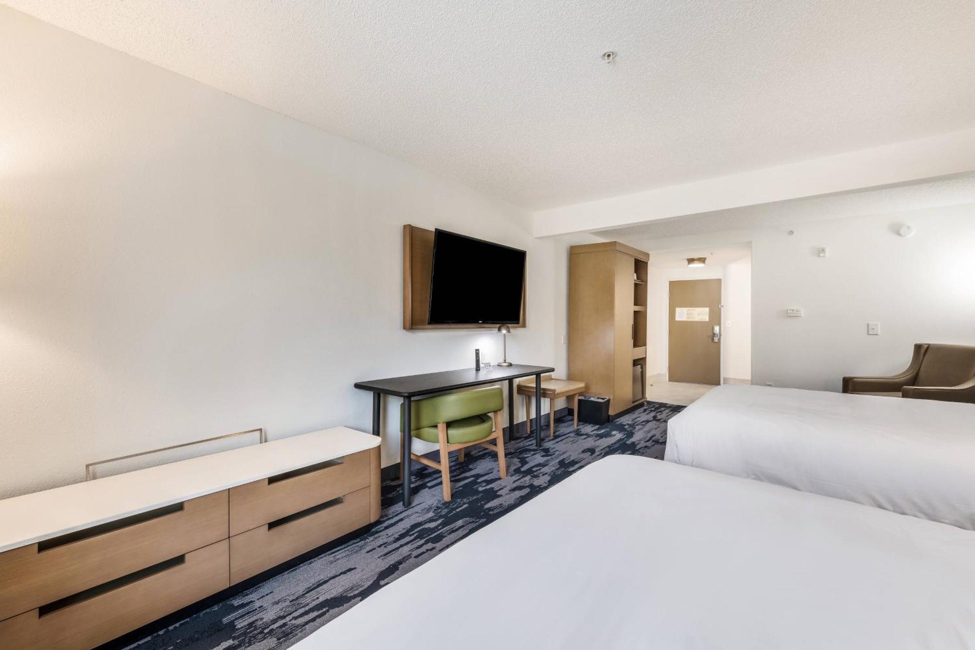 Fairfield By Marriott Inn & Suites Greensboro Coliseum Area Exterior photo